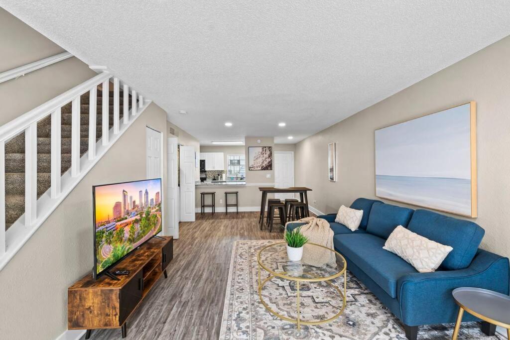Cozy Townhouse - Gym Pool Golf Fast Wifi 2b2b *