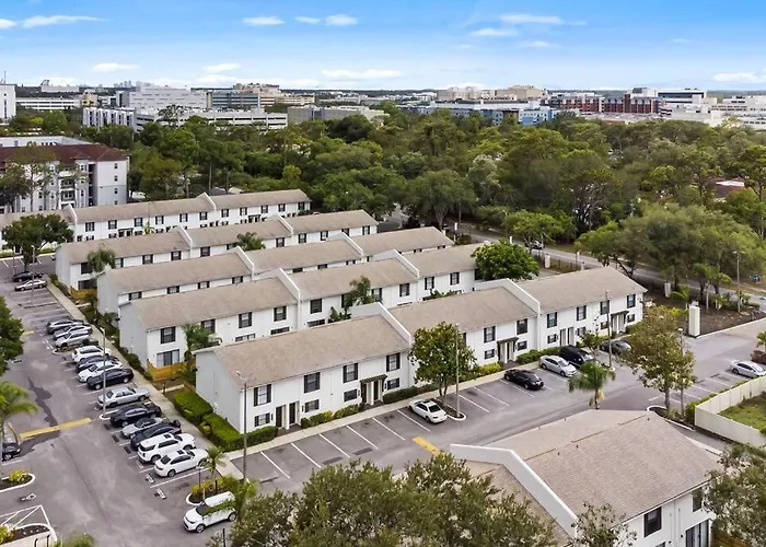 Cozy Townhouse - Gym Pool Golf Fast Wifi 2B2B