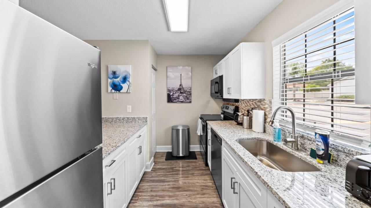Cozy Townhouse - Gym Pool Golf Fast Wifi 2b2b Appartement Tampa