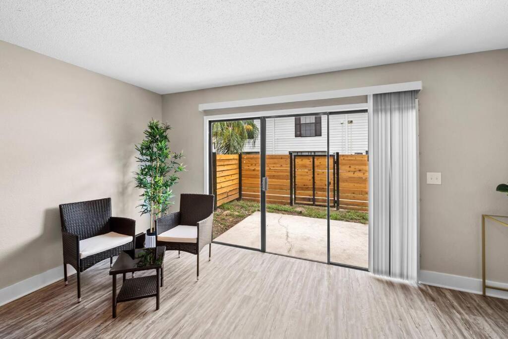 Cozy Townhouse - Gym Pool Golf Fast Wifi 2b2b *