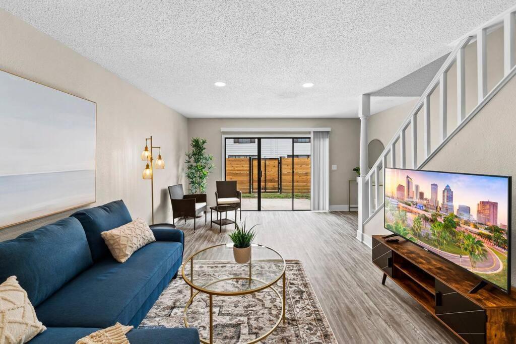 Cozy Townhouse - Gym Pool Golf Fast Wifi 2b2b Tampa
