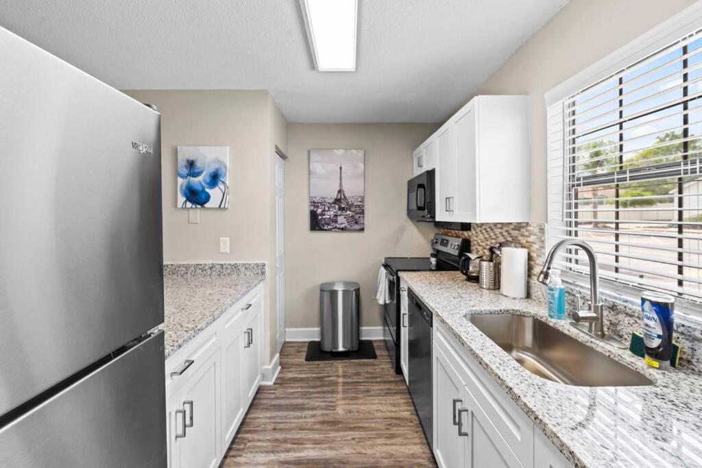 Cozy Townhouse - Gym Pool Golf Fast Wifi 2b2b