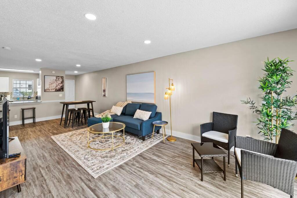Cozy Townhouse - Gym Pool Golf Fast Wifi 2b2b