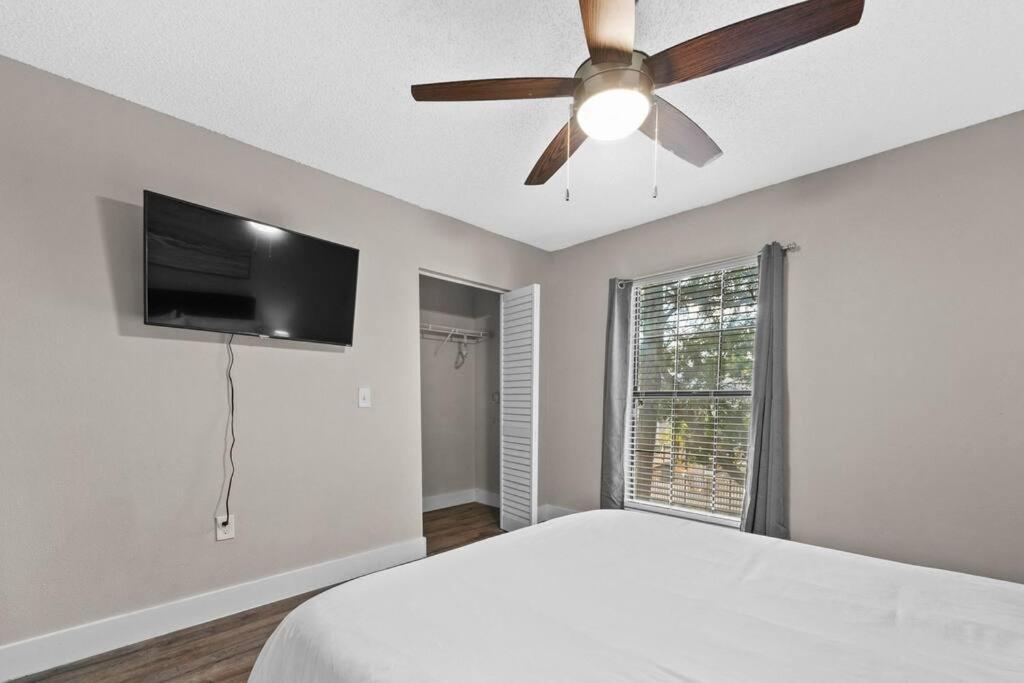 Cozy Townhouse - Gym Pool Golf Fast Wifi 2b2b Apartamento