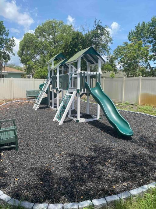 Cozy Townhouse - Gym Pool Golf Fast Wifi 2b2b Apartment *