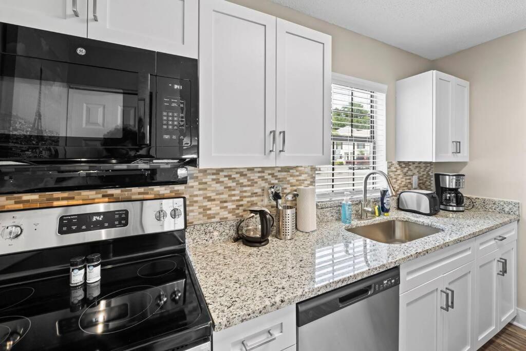 Cozy Townhouse - Gym Pool Golf Fast Wifi 2b2b Apartment Tampa