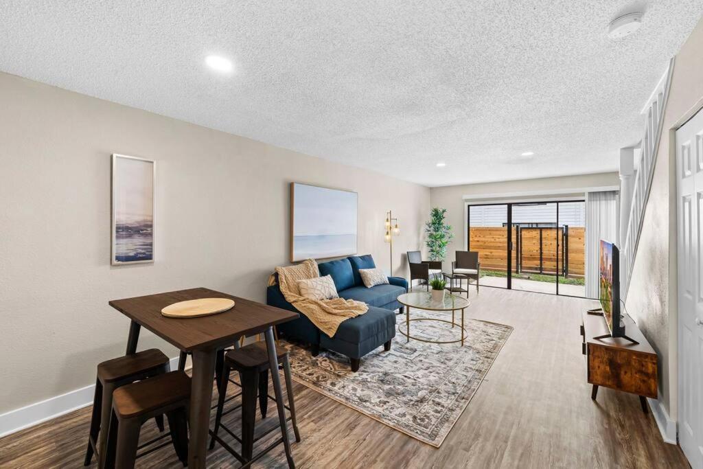 Apartment Cozy Townhouse - Gym Pool Golf Fast Wifi 2b2b Tampa