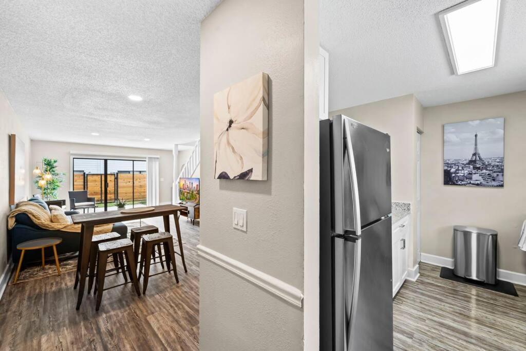 Apartment Cozy Townhouse - Gym Pool Golf Fast Wifi 2b2b