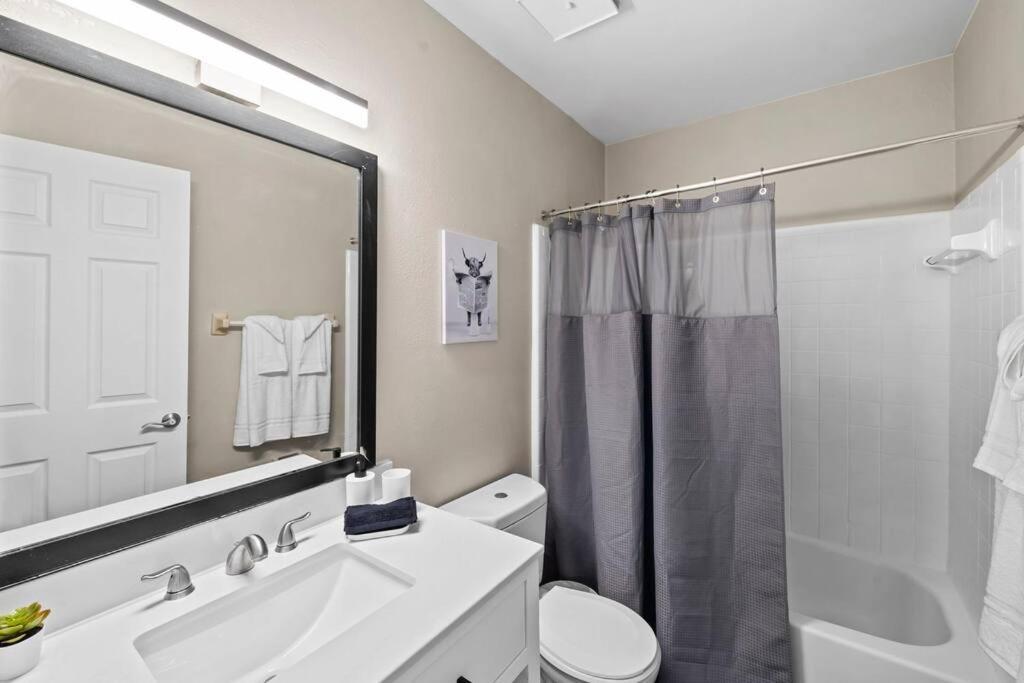 Apartment Cozy Townhouse - Gym Pool Golf Fast Wifi 2b2b